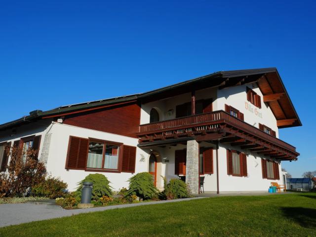 UMGEBEN VON RUHE MIT BLICK ÜBER LASSNITZHÖHE! Ihr neues Zuhause mit Wellnessbereich – Pool, Sauna und traumhafter Aussicht! Gleich anrufen und begeistern lassen