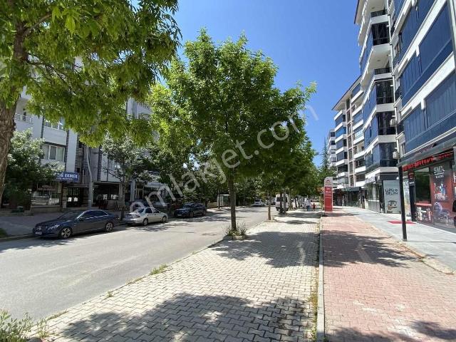 Ümit Emlak|sürsürü/ana Cadde Üzeri İşlek Lokasyon 220m2 Kiralık