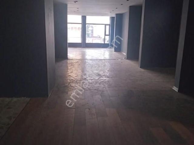 Ümraniye Tepeüstü Mahallesinde 380 M2 Kiralık İş Yeri Dükkan