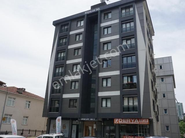Ümraniye Çamlık'ta 2+1 Boş Genç Bina Krediye Uygun Satılık Daire