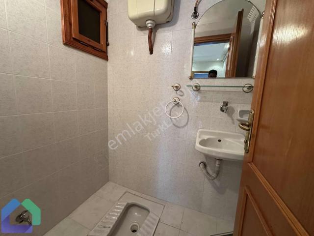 Ümraniye Çarşı Yürüyüş Yolunda 3+1 Kısmen Eşyalı Kiralık Daire !