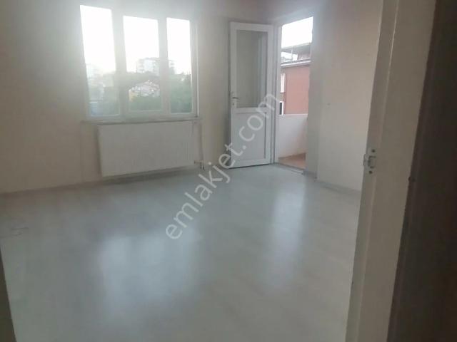 Ümraniye Armağanevler Mahallesi Havuz Sokak 2.kat 2+1 90 Metre Balkonlu Boyalı Kiralık Daire Ev