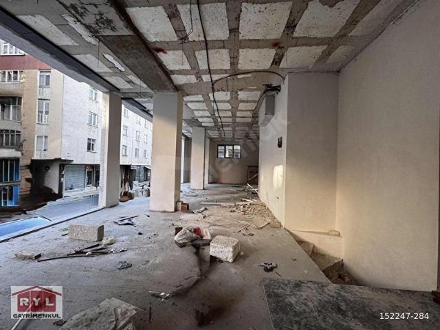 Ümraniye Atatürk mahallesinde çarşıda kiralık 400 m2 dükkan
