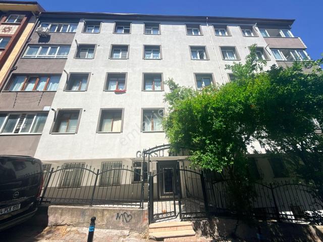 Ümraniye Esenevler 'de Merkezi Konumda Klimalı Kiralık 2+1 Daire