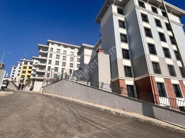 Ümraniye Hekimbaşı Konut Projesinde Arakat 2+1 Kiralık Daire