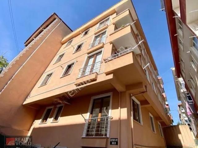 Ümraniye İstiklal Mahallesi'nde Metroya Yakın Kiralık 2+1