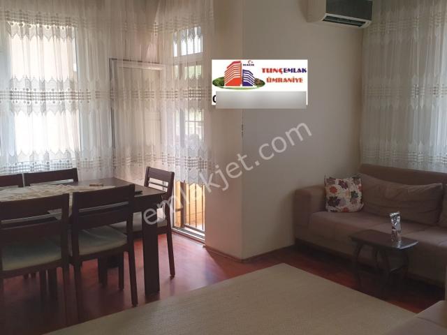 Ümraniye İstiklal Mahallesinde Cadde Üzeri Satılık 2+1 Dairte