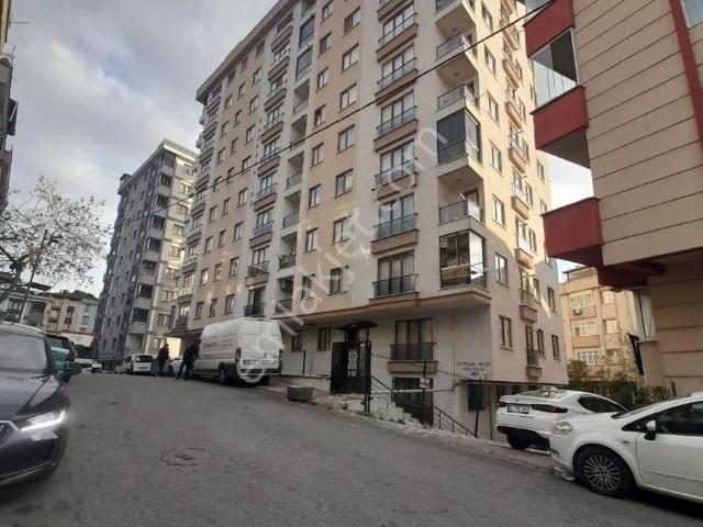 Ümraniye İstiklalde Merkezi Konumda Satılık 2+1