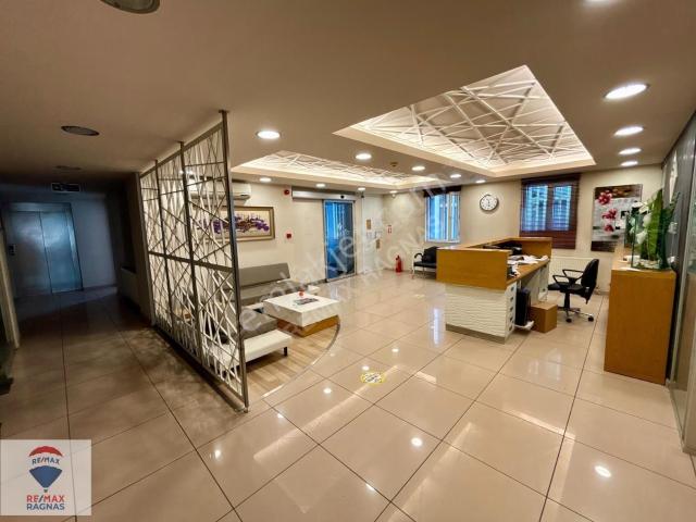 Ümraniye Mehmet Akif Mah.cadde Üzerinde Kiralık Ofis Katları