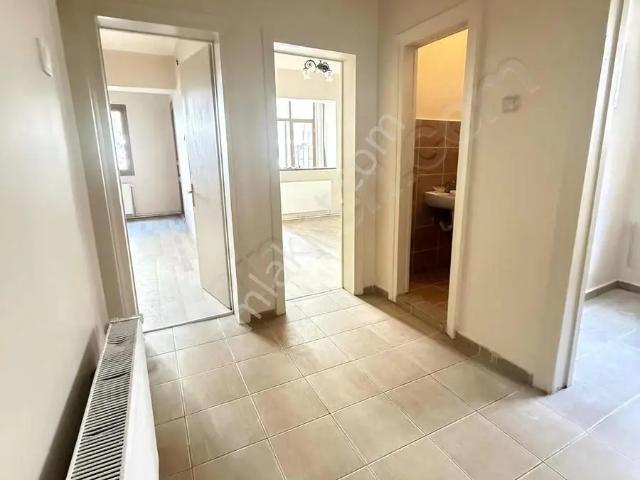 Ümraniye Metro Yanında Bahçe Kullanmlı Temiz 1+1 70 M2 Daire