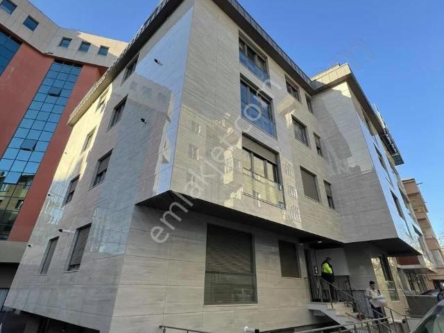 Ümraniye Metro Çıkışında Kiralık 1+1 Full Eşyalı Lüks Daire