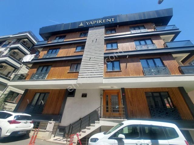 Ümraniye Namık Kemal'de Peyzajlı Bahçeli 1+1 Boş Daire