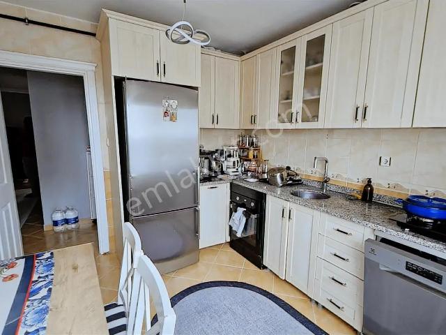 Ümraniye Parseller 3+1 140m Arakat Asansörlü Metro Okul Sokağı