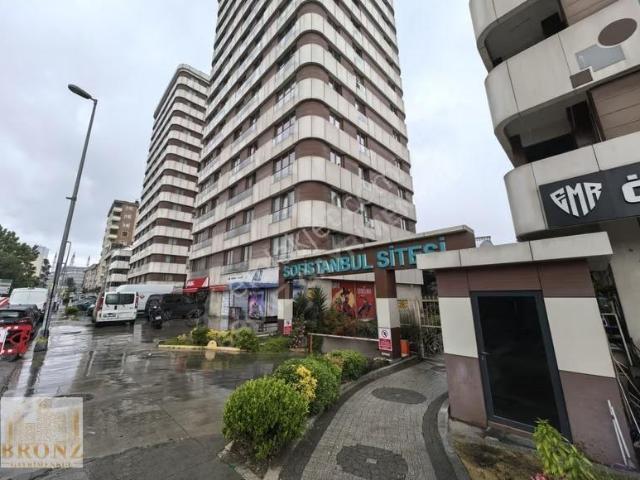 Ümraniye Sofistanbul Sitesinde Arakat,e.banyolu 3+1 Kiralık