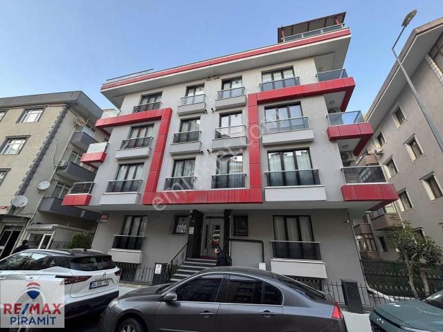 Ümraniyenin En Merkezi Noktasında,iskanlı Balkonlu Geniş Daire