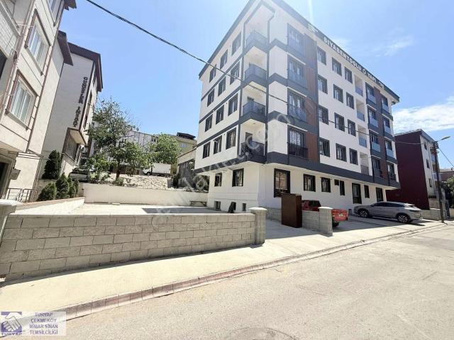 Ümraniye'de Metroya Komşu,sıfır 2+1 Y.giriş Daire