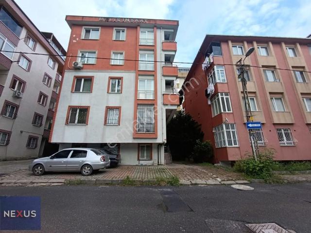 Ümraniye'de Finans Merkezine Yakın Satılık 2+1 Arakat Daire