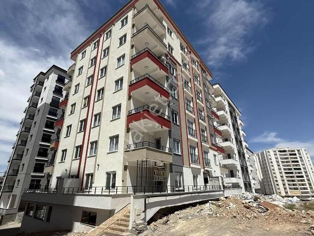 Umut Emlak'tan Sosyal Bilimler Yanı Satılık Sıfır 2+1 Daire