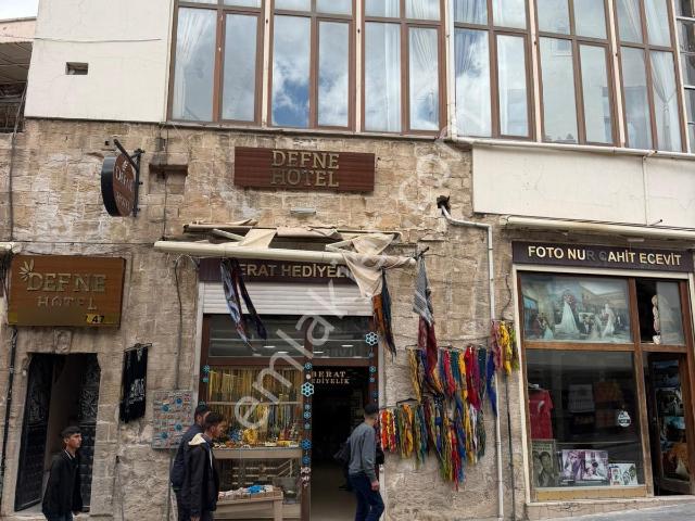 Umut Emlak'tan 1.cadde Üzeri Satılık 5 Odalı Tarihi Konak otel