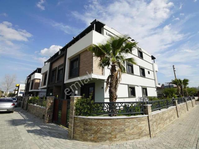 Umurlu'da Lüks Doğazlı 4+1 Tripleks Satılık Villa