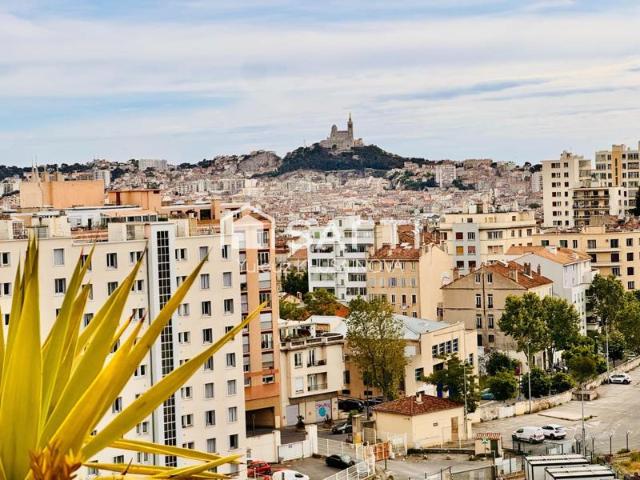 T2 dernier etage avec 2 terrasses et vue mer / notre dame de la garde / proximité gare st charles