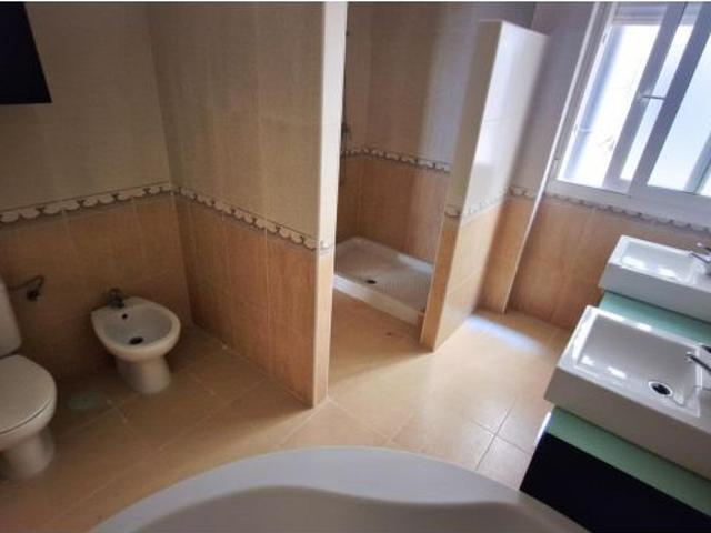 Un verdadero hogar en el centro de Torrevieja: todo el espacio que necesitas, reformado a estrenar
