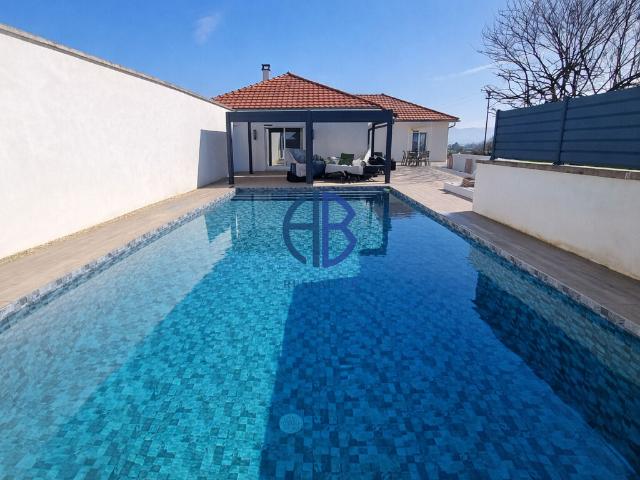 Un véritable air de vacances à la maison: piscine, calme, et vie de plain pied à Saint Didier de la Tour