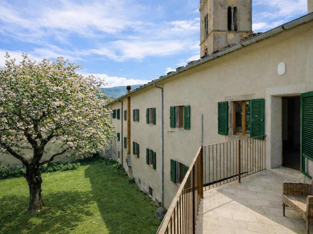 Un Viaggio nel Tempo: Palazzo Storico con Giardino Privato n. 544m² Castel del Piano