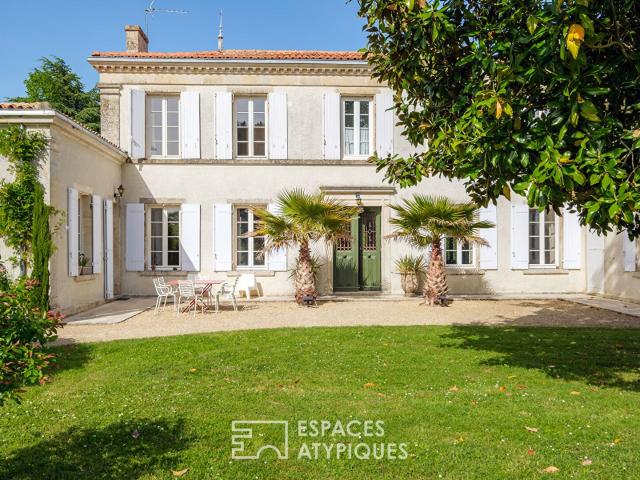 Un air de mas bordelais pour cette propriété de charme avec. 195m² François