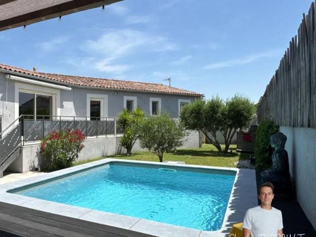 Un air de vacances toute l'année… Découvrez cette superbe vi. 165m² Beaucaire
