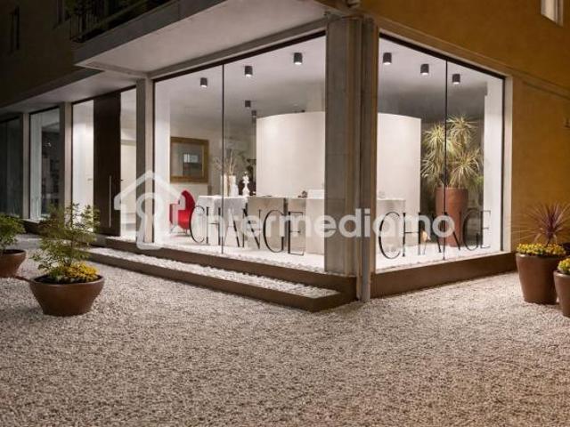 UN ANGOLO DI CHARME E LUCE PER LA TUA ATTIVITA' AD ARCO