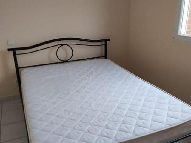 Un appartement à louer à ESTAIRES dans le nord 59660, un appartement meublé dans un immeuble.