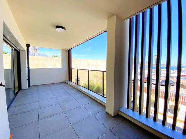 UN APPARTEMENT AVEC TERRASSE ET VUE MER, A BANYULS SUR MER
