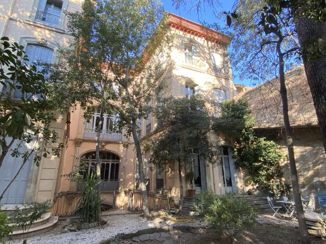 UN APPARTEMENT BOURGEOIS, STYLE LOFT, EN CENTRE VILLE DE PERPIGNAN