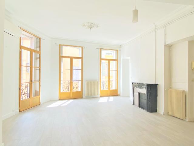 UN APPARTEMENT BOURGEOIS T2, 62m² SH, HYPERCENTRE DE PERPIGNAN