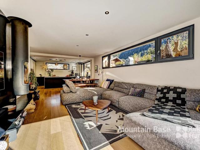 Un appartement de 4 chambres magnifiquement rénové dans le centr