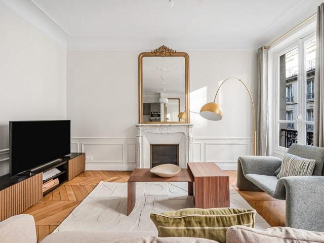 Un appartement d'exception refait à neuf Gustave Courbet deux suites parentales