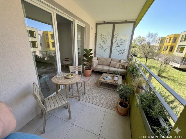 Un appartement lumineux, une terrasse, et tout à pied. Difficile de faire mieux !