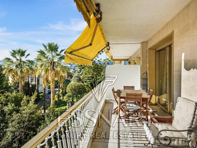 Un appartement lumineux avec vue sur la mer et le parc 78m² Nice