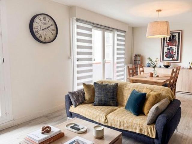 Un appartement lumineux, rénové avec goût, idéalement situé avec tramway au pied de l’immeuble