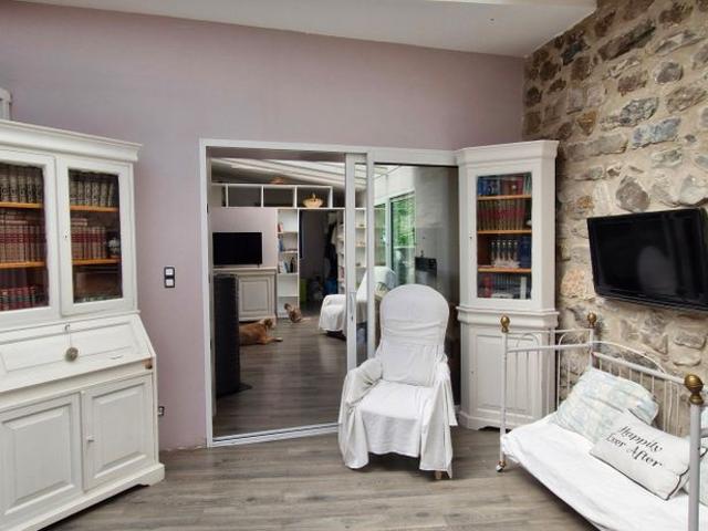 Un appartement meublé avec terrasse et cave