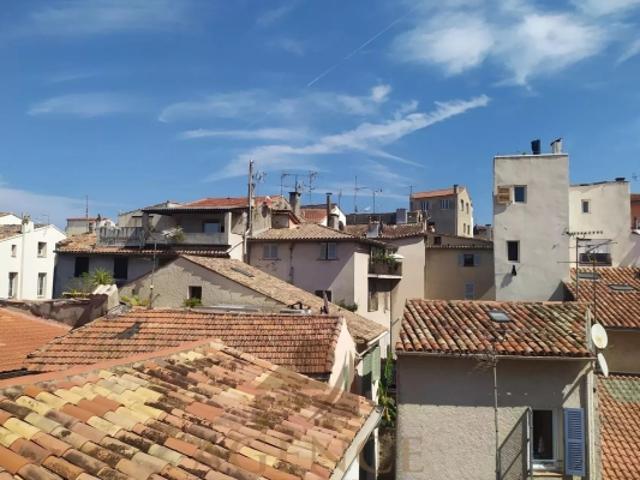 un appartement qui vit comme une maison. ramparts, vieil Antibes