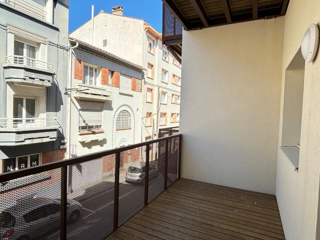 UN APPARTEMENT RECENT, DE TYPE 3, AVEC TERRASSE ET PARKING, A PERPIGNAN CENTRE