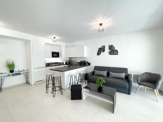 Un balcon au soleil – Élégant 4 pièces au 3ème étage d’une résidence contemporaine. 4 pièces, 80 m²