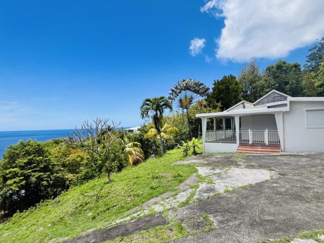 UN BALCON SUR LES SAINTES | L'Âme de Vieux Fort