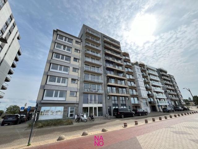 Un bel appartement étonnamment spacieux largeur de façad.