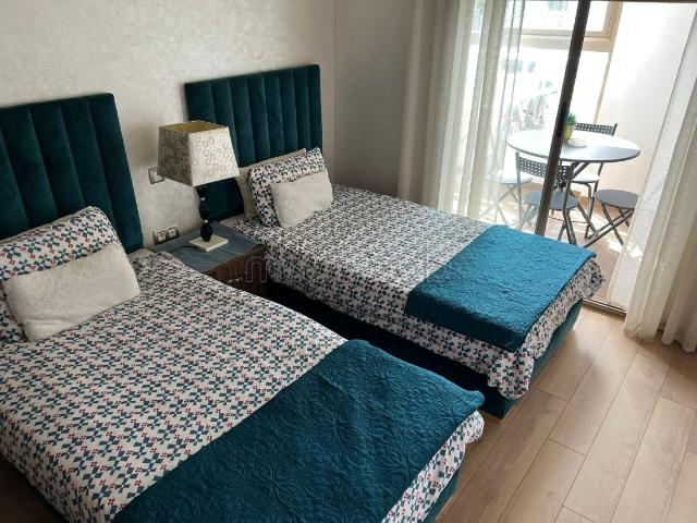 Un bel appartement meuble au parc