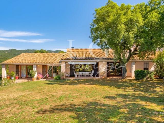 Un Cadre Champetre Exceptionnel 270m² Fréjus