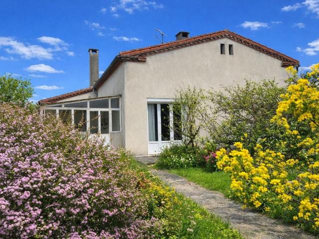 Un cadre de vie paisible à deux pas du canal du Midi avec ce. 108m² Castelnaudary