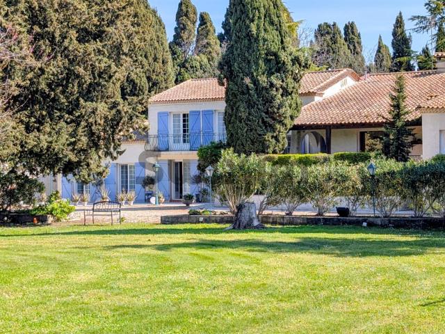 Un cadre d'exception pour un projet d'envergure aux portes d. 767m² Uzès